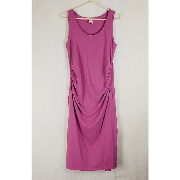 Elegant Pink Sleeveless Dress - Picture 1 of 9